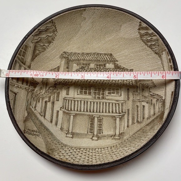 Ecuadorian Engraved Suede Pottery - Picture 7 of 10